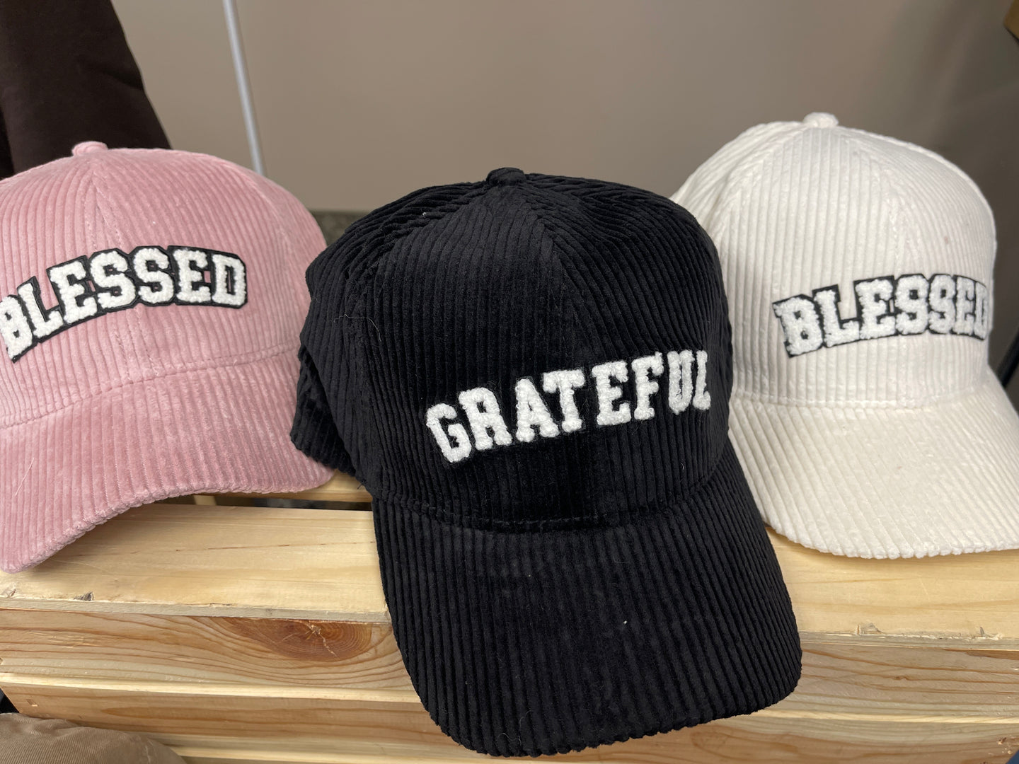 EMBROIDERED CORDUROY HAT