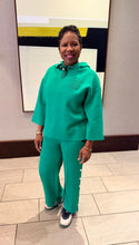 Load image into Gallery viewer, GREEN 2 PIECE PEARL SET